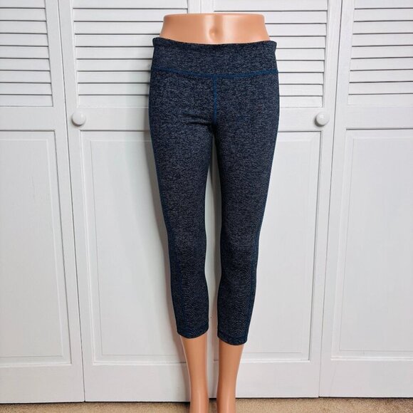 UNDER ARMOUR Blue Capris Leggings Size Medium - Picture 1 of 6